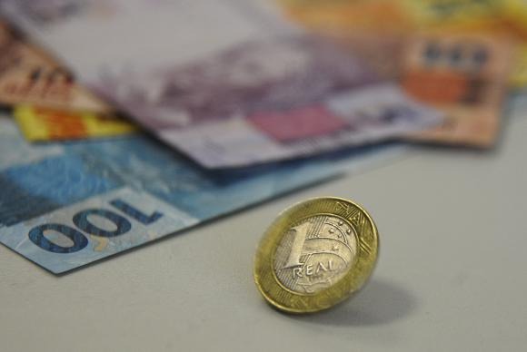 Salário mínimo passa de R$ 937 para R$ 954Marcello Casal jr/Agência Brasil