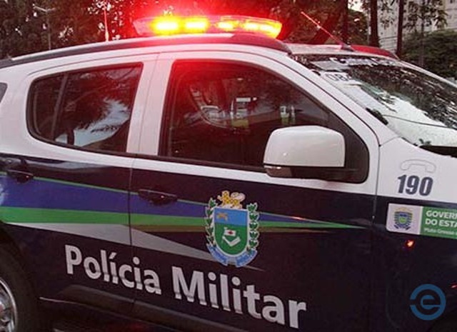 Discussão em lanchonete termina com quatro atropelados, tiros e prisão Discussão em lanchonete termina com quatro atropelados, tiros e prisão