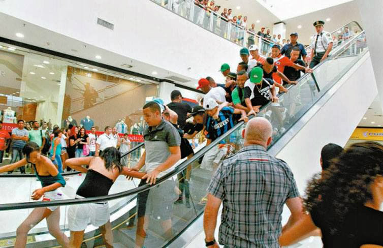 Tribunal de Justiça do Rio publica nota com alerta sobre rolezinhos juíza está orientando os pais e responsáveis por adolescentes e jovens para que fiquem atentos aos riscos da participação dos seus filhos nos eventos chamados “rolezinhos”