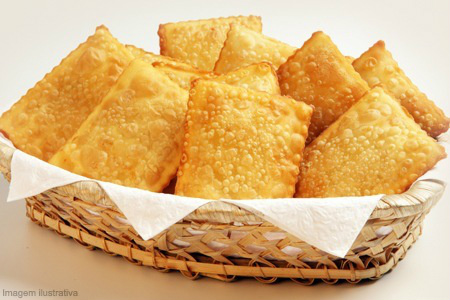 Apae de Amambai realiza promoção de pastéis