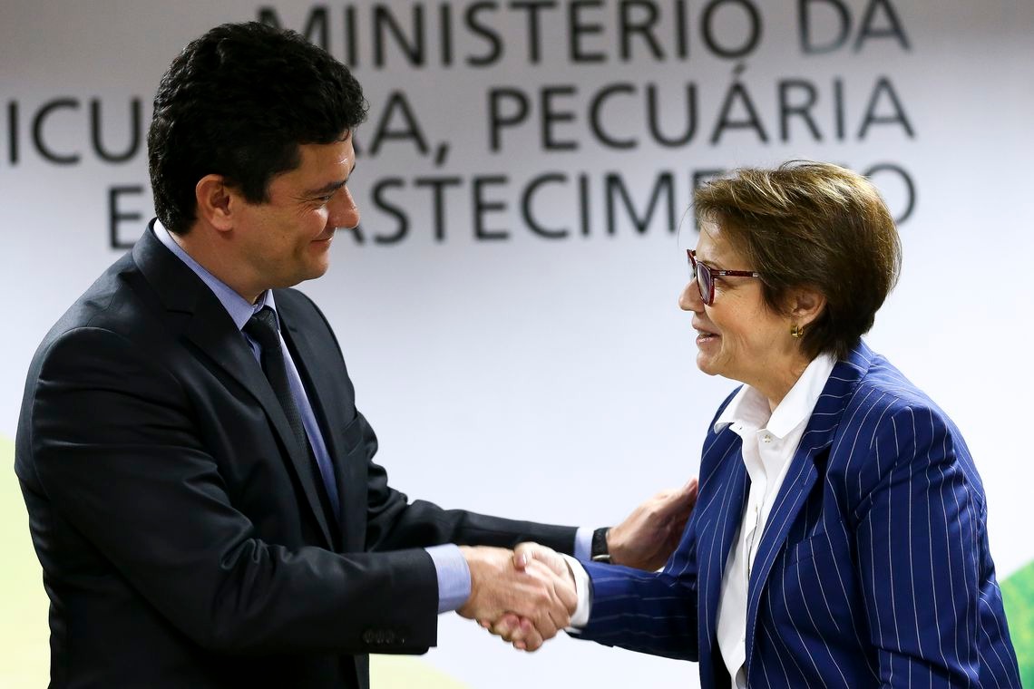 Ministérios assinam acordo para combater abusos no crédito agrícola D/E- A ministra da Agricultura, Pecuária e Abastecimento, Tereza Cristina, e o ministro da Justiça e Segurança Pública, Sergio Moro / Foto: Marcelo Camargo/Agência Brasil
