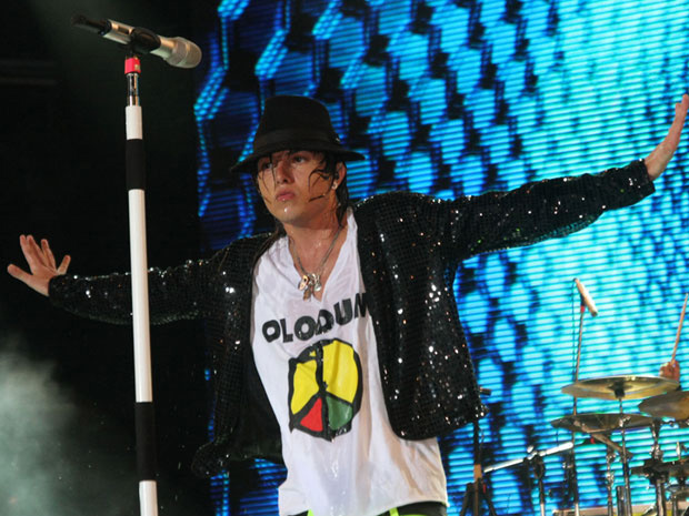Restart vai cantar sucesso do Olodum em trio elétrico em Salvador Pe Lanza faz homenagem a Michael Jackson e ao Olodum em show do Festival de Verão (Foto: Antonio Saturnino/Agência Edgar de Souza/Divulgação)