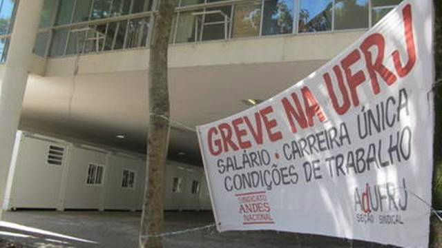Professores da UFRJ terminam greve