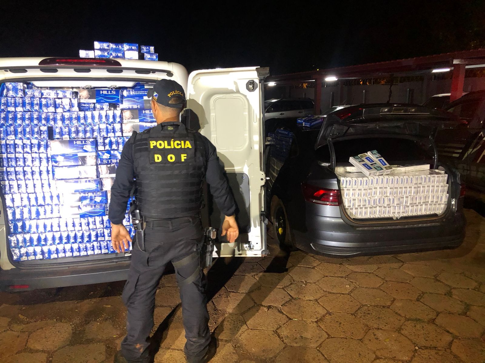 DOF apreende grandes quantidades de maconha, cigarro e recupera quatro veículos Foto: DOF