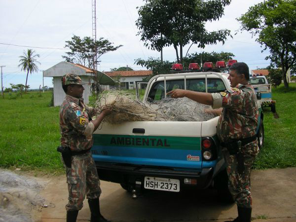 PMA prende e autua pescador profissional em fiscalização no Rio Pardo