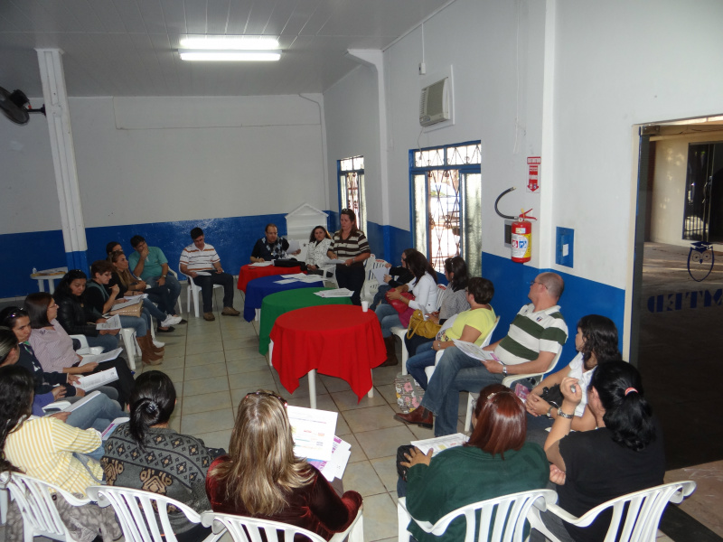Representantes sindicais da REME, durante reunião no Simted na segunda-feira (12)