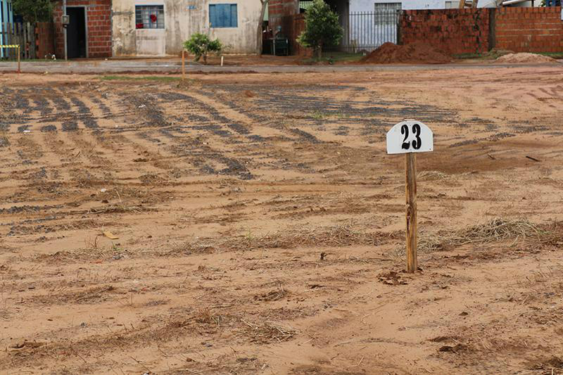 Amambai:Concorrência pública para aquisição de imóveis no Residencial Pôr do Sol Lotes de 10x20 localizados na Quadra n° 13 do Residencial Pôr do Sol estão disponíveis para alienação / Foto: Decom