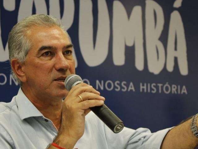 Governador Reinaldo Azambuja (PSDB) durante entrevista coletiva em Corumbá.