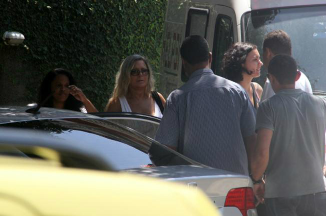 Vera Ficher deixa clínica de reabilitação Vera Ficher deixa clínica de reabilitação