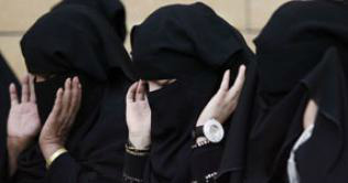 Mulher saudita receberá 10 chibatas por dirigir carro