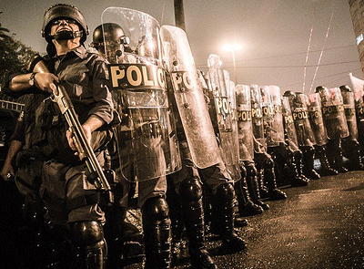 Direitos Humanos: ainda a passos lentos no Brasil Má conduta policial, execuções, torturas, superlotação carcerária e impunidade são os “destaques” brasileiros no Relatório Mundial da Human Rights Watch de 2014