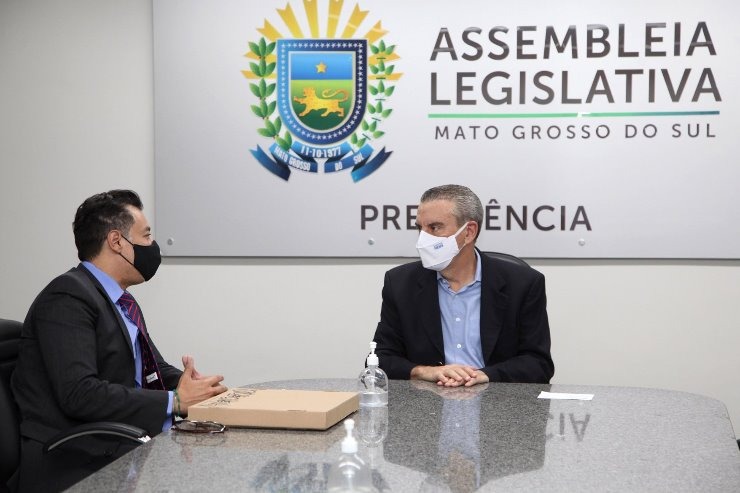 Assembleias de MS e do Ceará estreitam conversas sobre energia eólica Presidente da ALEMS recebeu visita institucional do deputado estadual do Ceará Leonardo Araújo /Foto: Wagner Guimarães