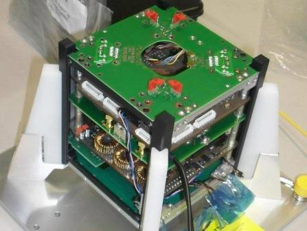 Produzido em parceria, o NanosatC-Br1 é um pequeno satélite científico com pouco mais de um quilo