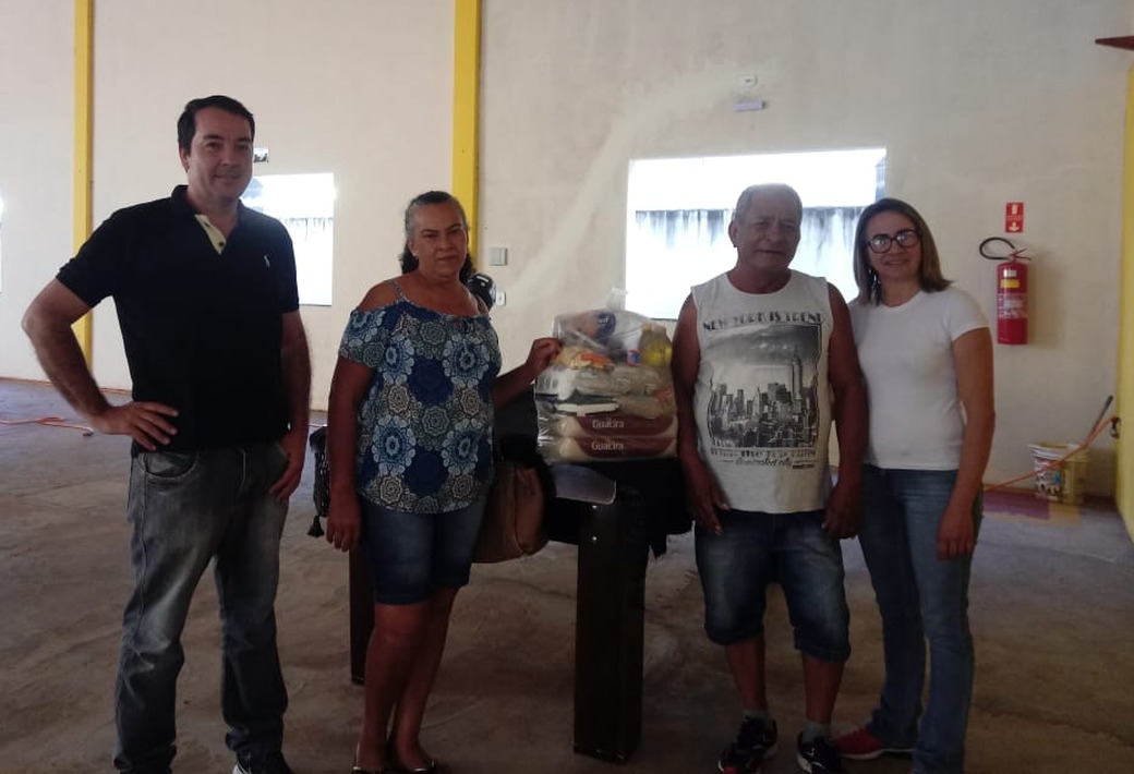 Sisem de Amambai continua sorteando cestas básicas entre filiados Um dos ganhadores das cestas sorteadas em agosto, senhor Salim Francisco / Foto: Sisem