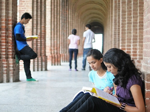 Projeto exige que servidor estudante comprove frequência às aulas Servidor público que estiver estudando terá de comprovar a frequência às aulas para ter direito à concessão de horário especial