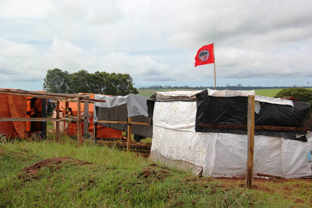 Acampamento do MST/MS em Japorã já é o maior de Mato Grosso do Sul São mais de 1.500 famílias vindas dos mais diversos estados brasileiros e do Paraguai em busca de um pedaço de terra / Foto: Divulgação