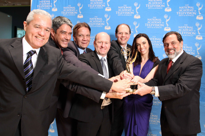 William Bonner e Schroder comemoram 1ª vitória do 'JN' no Emmy Internacional