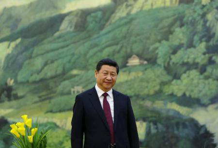 O presidente Xi Jinping participa de uma reunião com o ex-presidente norte-americano Bill Clinton em Pequim. 
