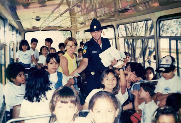 Na década de 90, a Polícia Militar Florestal encontra na Educação Ambiental, uma ferramenta para prevenir os crimes e infrações ambientais, sensibilizando crianças e adolescentes nas escolas. Palestras e campanhas educativas passam a ser executadas.Oficina de fauna, com animais taxidermizados para discutir com os alunos os problemas relativos à fauna, de forma lúdica, já era utilizada nos trabalhos de Educação Ambiental, bem como a montagem de exposições em eventos.   