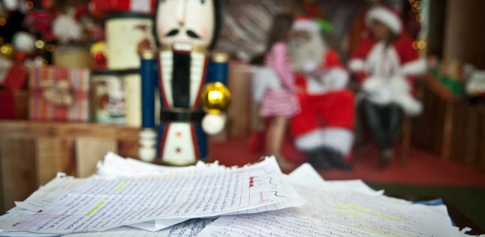 Campanha permite adoção de cartas escritas por crianças brasileiras Nos últimos três anos, mais de 2,6 milhões de cartas destinadas ao Papai Noel dos Correios foram recebidas.