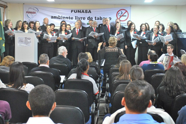 O Coral dos Servidores da Assembleia Legislativa de MS presenteou os colaboradores da Funasa com a apresentação de musicas do cancioneiro sul-mato-grossense
