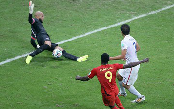 Tim Howard, em uma de suas intervenções milagrosas