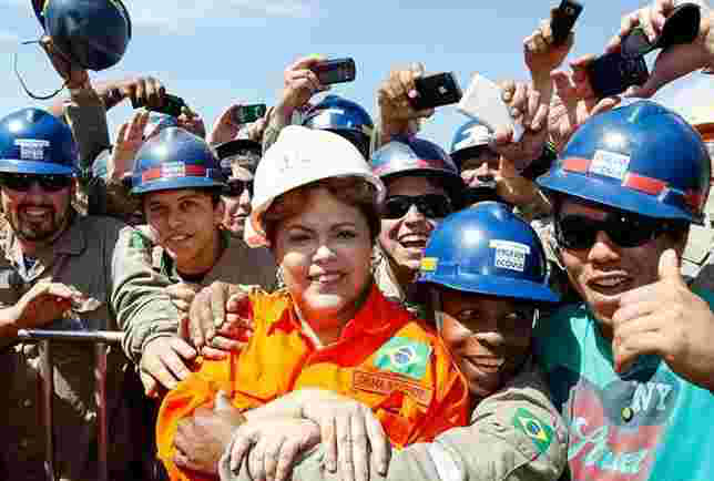 Dilma: balanço da Petrobras marca nova era na empresa Ações da estatal brasileira subiram tanto na Bolsa de Valores brasileira quanto na de Nova York