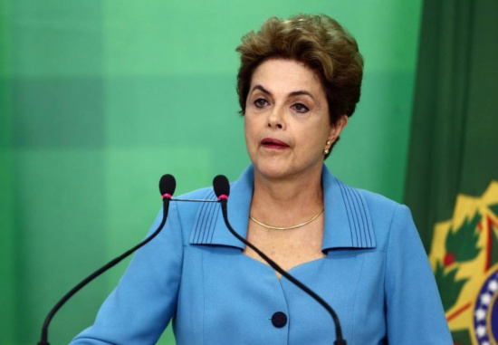 Dilma diz que está do lado certo da história