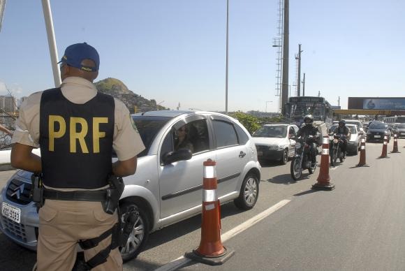 Estradas federais registram 67 mortes e 987 acidentes nos feriados de fim de ano Operação da Polícia Rodoviária teve como meta reduzir acidentes e combater irregularidades praticadas por motoristasAgência Brasil