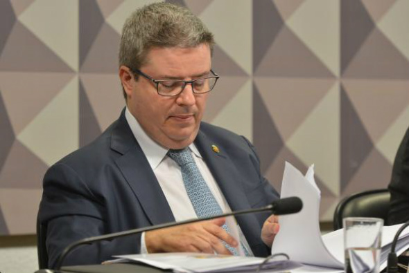 Parecer de Anastasia defende continuidade do processo de impeachment Sem surpresas, o parecer de Anastasia defende a continuidade do processo de impeachment no Senado / Foto: Antonio Cruz