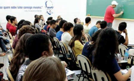 Selecionados no Sisutec têm até amanhã (16) para fazer matrícula Selecionados no Sisutec têm até amanhã (16) para fazer matrícula