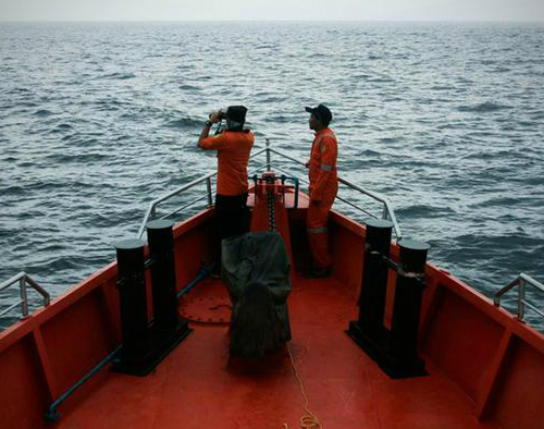 China investiga possíveis destroços de avião no Oceano Índico