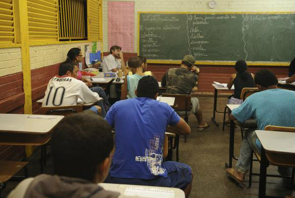 Aumenta número de jovens pobres que concluem o ensino médio