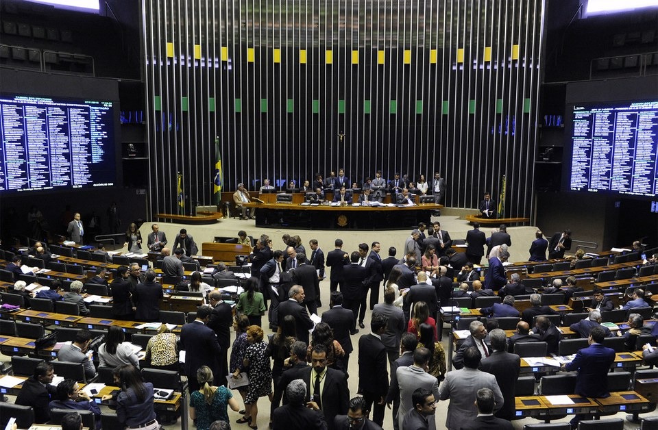 Câmara aprova medida provisória que cria incentivos à indústria automotiva Com a análise pelos deputados, medida provisória segue para análise do Senado.