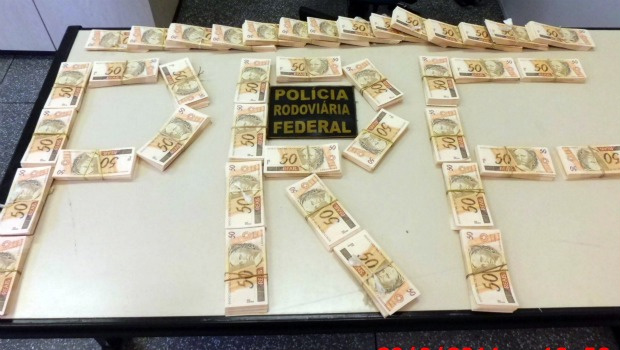 Polícia apreende R$ 197 mil em notas falsas e tablete de cocaína em MS