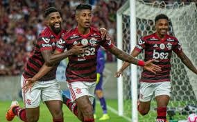 Flamengo vence Fluminense e aumenta distância para o Palmeiras Flamengo vence Fluminense e aumenta distância para o Palmeiras