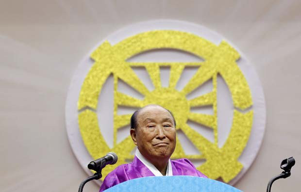 Reverendo Moon durante sua festa de aniversário de 91 anos em fevereiro de 2011. (Foto: Jo Yong-Hak/Reuters)
