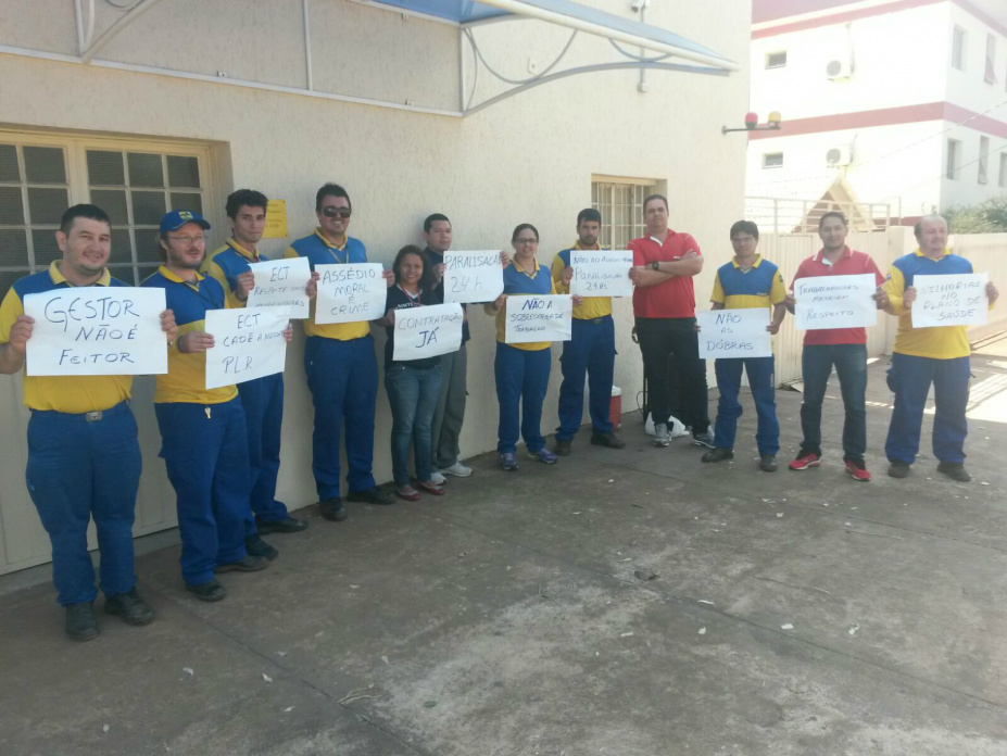 Funcionários dos Correios fazem paralisação em Ponta Porã contra assédio moral Funcionários dos Correios fazem paralisação em Ponta Porã contra assédio moral