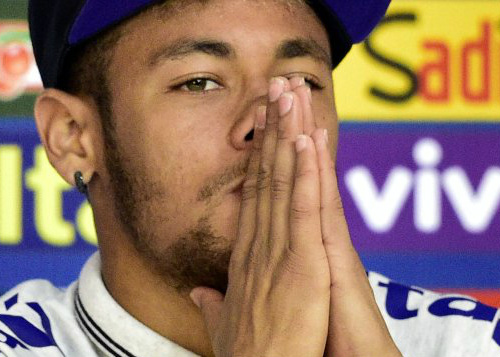 Atacante garantiu que está sem dores após as pancadas que sofreu no jogo com o Chile e negou problemas emocionais na Seleção Brasileira