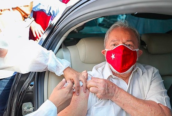 Lula toma segunda dose da vacina, pede responsabilidade e sugere reunião mundial Na manhã deste sábado (3), o ex-presidente Luiz Inácio Lula da Silva recebeu a segunda dose da vacina contra o coronavírus, em São Bernardo do Campo (SP) - Foto: Ricardo Stuckert