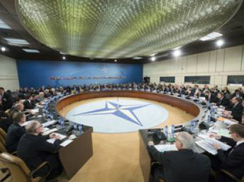 Reunião hoje (1) da OTAN vai discutir a crise ucraniana e o reforço da presença da aliança militar no leste europeu. 