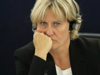 Declarações sobre "raça branca" excluem candidata de eleições da França Nadine Morano não vai representar o partido Les Républicains nas próximas eleições regionais em França. Reuters/Vincent Kessler