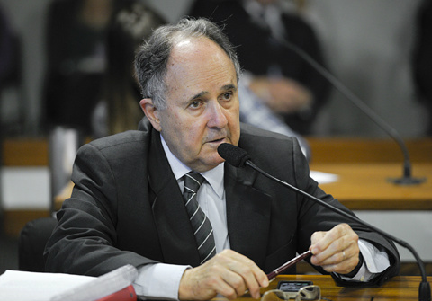 Segundo o senador, o reajuste deve ser de 19% (R$ 1.864,73), para que seja respeitada a legislação em vigor
