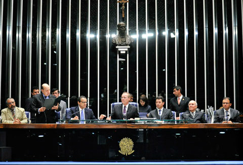 Acaba voto secreto para cassações e vetos presidenciais Sessão de promulgação da Emenda Constitucional 76, que restringiu voto secreto, em novembro