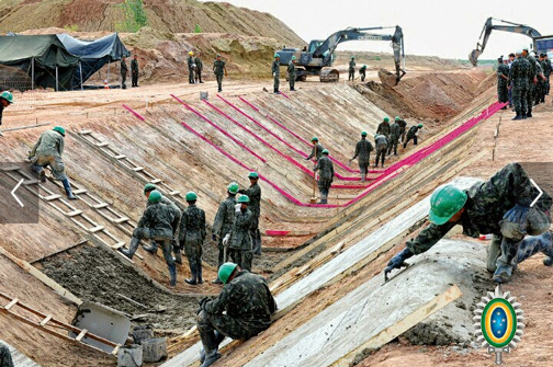 Depois de retardarem obras importantes para o país, as empreiteiras privadas criticam quando o Exército é acionado para garantir as obras prioritárias / Foto: Exército Brasileiro