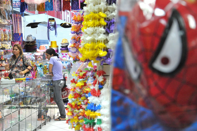 Comércio de fantasias de Carnaval na Capital diminui a cada ano Comércio de fantasias de Carnaval na Capital diminui a cada ano