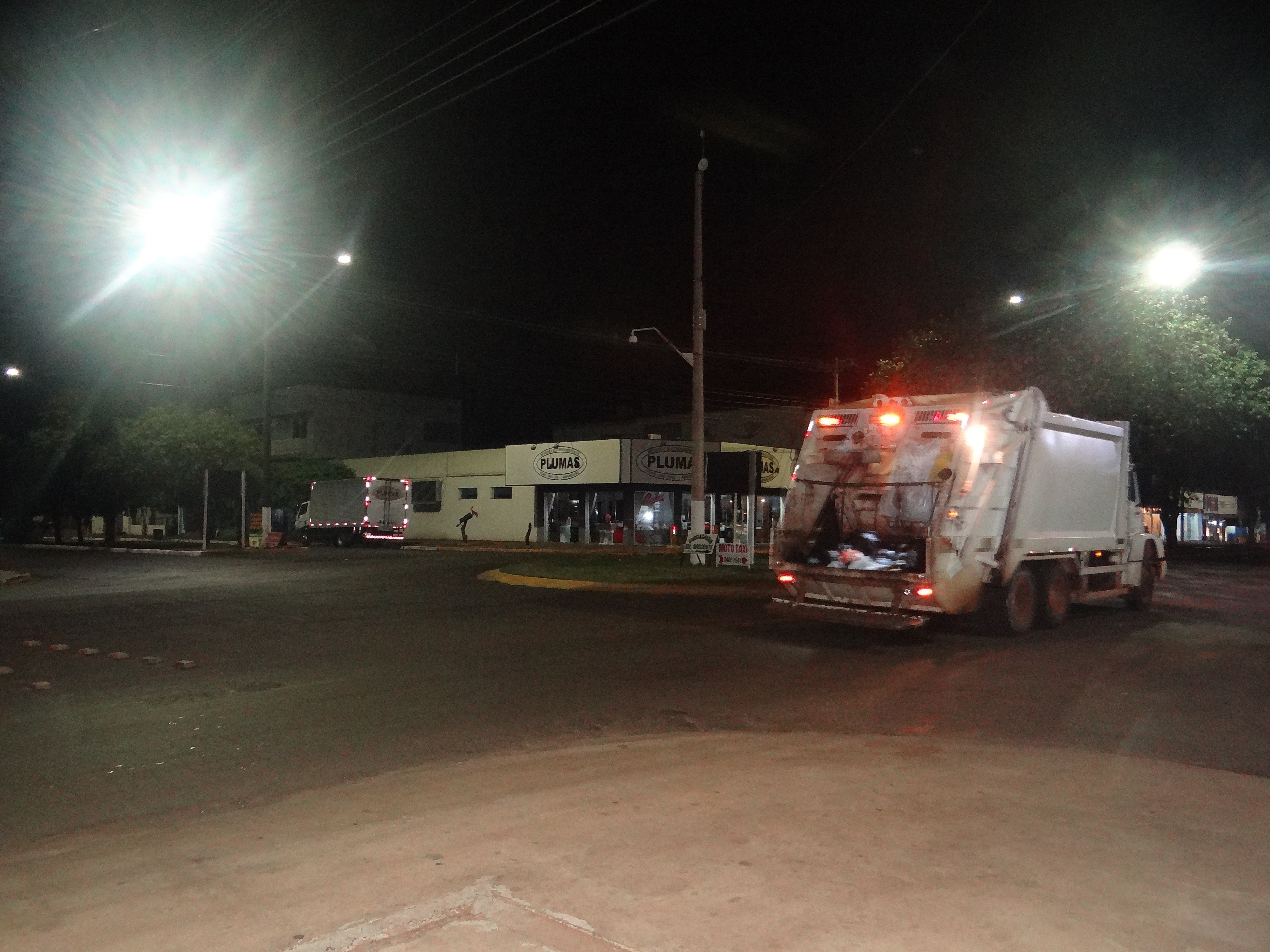 Esquina entre as avenidas Pedro Manvailer e Nicolau Otaño. Vereador Humberto afirma que no local tem ocorrido muitos acidentes / Moreira Produções