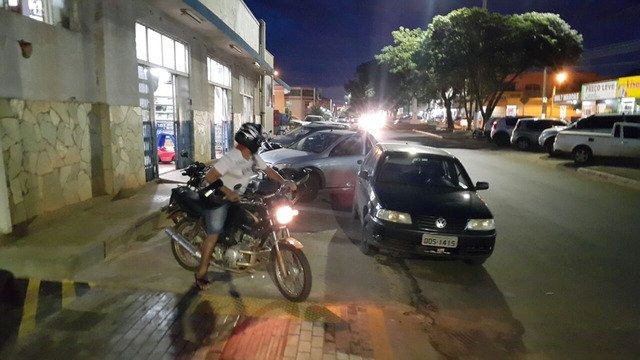 Comerciantes devem retirar placas de estacionamento privativo para clientes Ao criarem essa exclusividade, comerciantes impedem que cidadãos comuns façam uso das áreas, que são consideradas públicas.