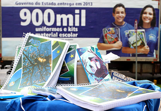 Alunos são valorizados com seus desenhos e poemas nos cadernos do kit escolar