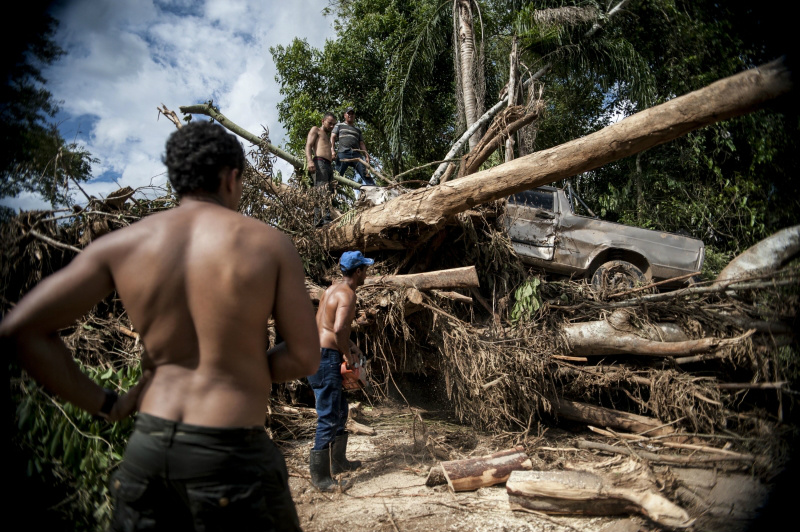 Mortos pela chuva em Itaoca chegam a 24 Os desalojados somam 180